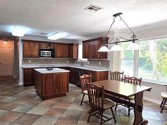5th image of 12 Chateau Magdelaine Dr
