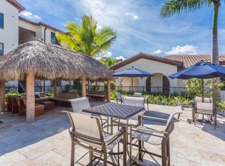9581 Fontainebleau Blvd, Miami, FL 33172
