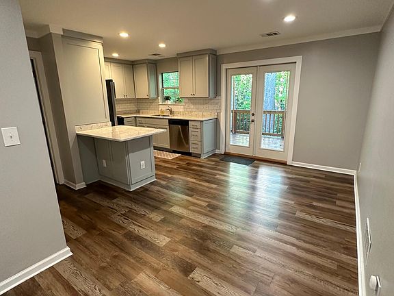 2nd image of 2953 Lexington Trace Dr SE