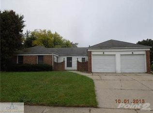 2710 Stoneleigh Dr, Lansing, MI 48910