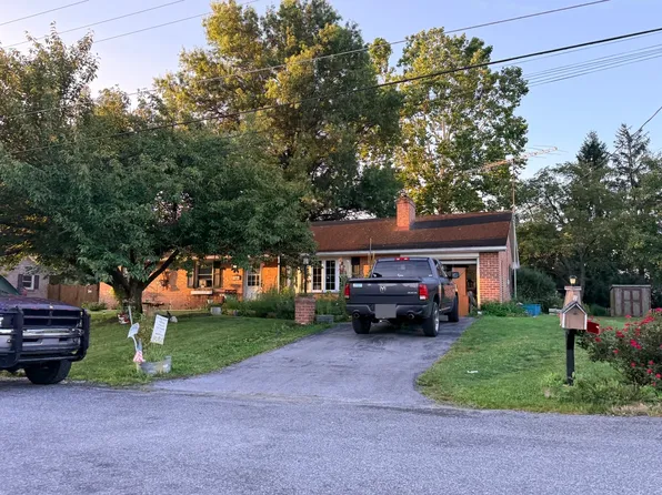 13406 Meadowview Ave, Waynesboro, PA 17268