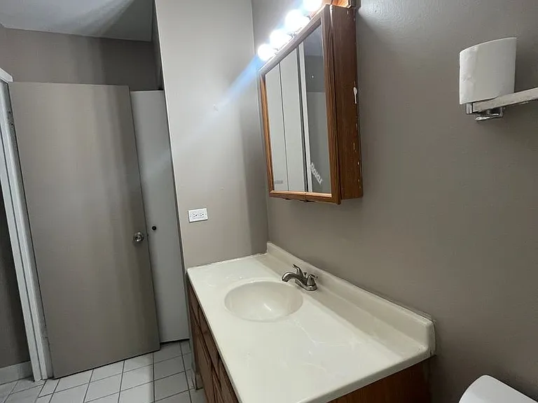 2342 W Nichols Rd — Photo 6