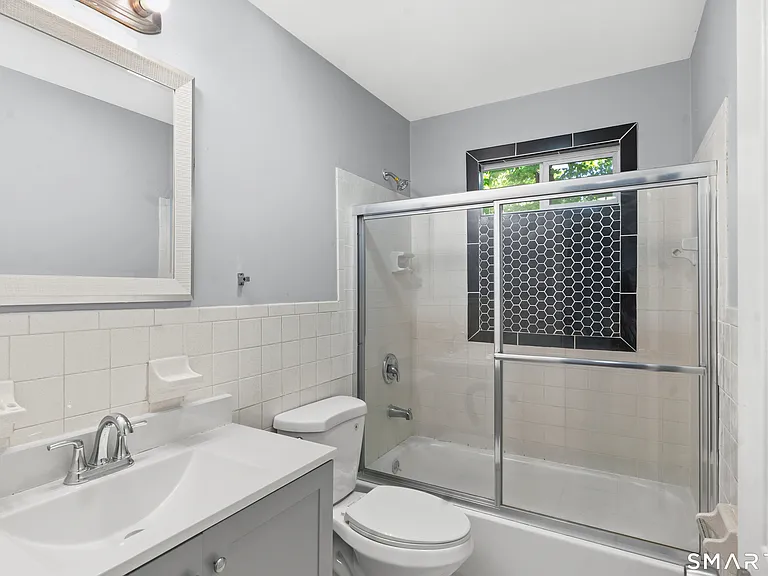 22 Irving Pl — Photo 5
