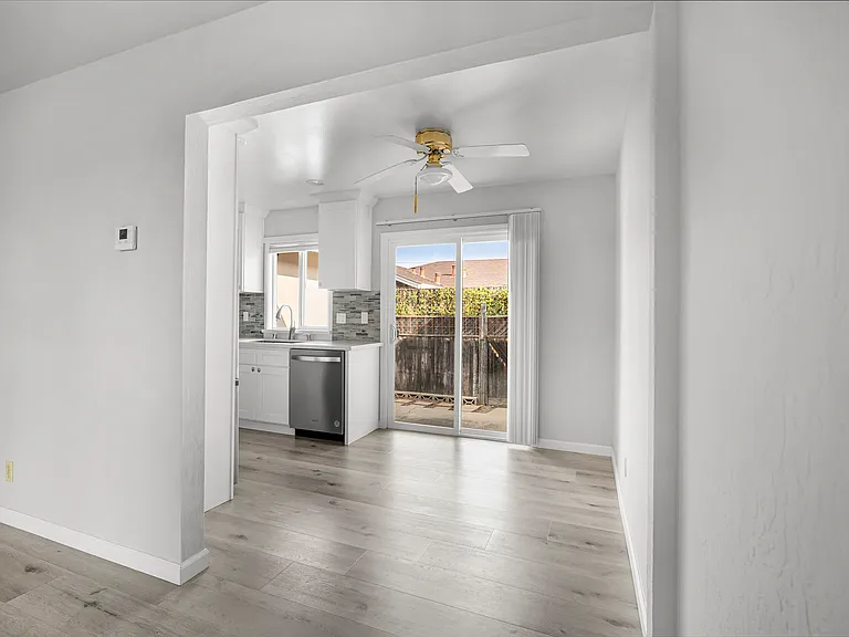 661 Harvard Ave — Photo 8