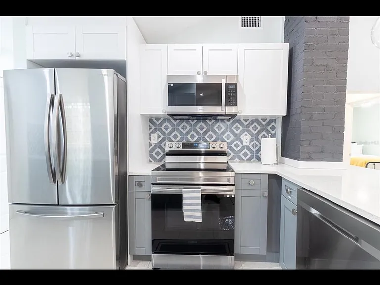 818 W Plymouth St — Photo 14