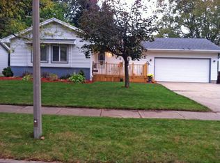 2315 Beacon Hill Dr, Lansing, MI 48906