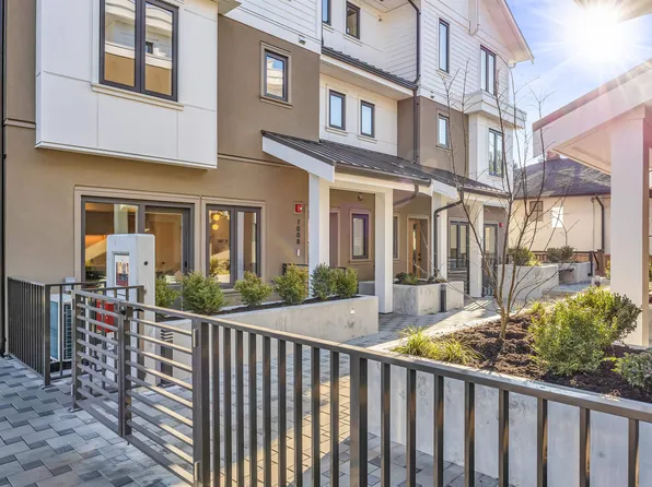 1010 W 52nd Ave, Vancouver, BC V6P 1G2