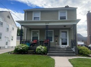 209 Riverview Dr, Manitowoc, WI 54220