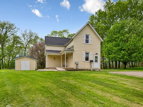 307 Meadow Woods Dr, Mankato, MN 56001
