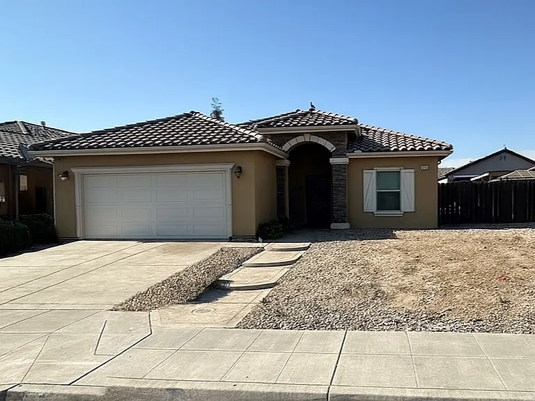 647 Ficklin Dr — Photo 1