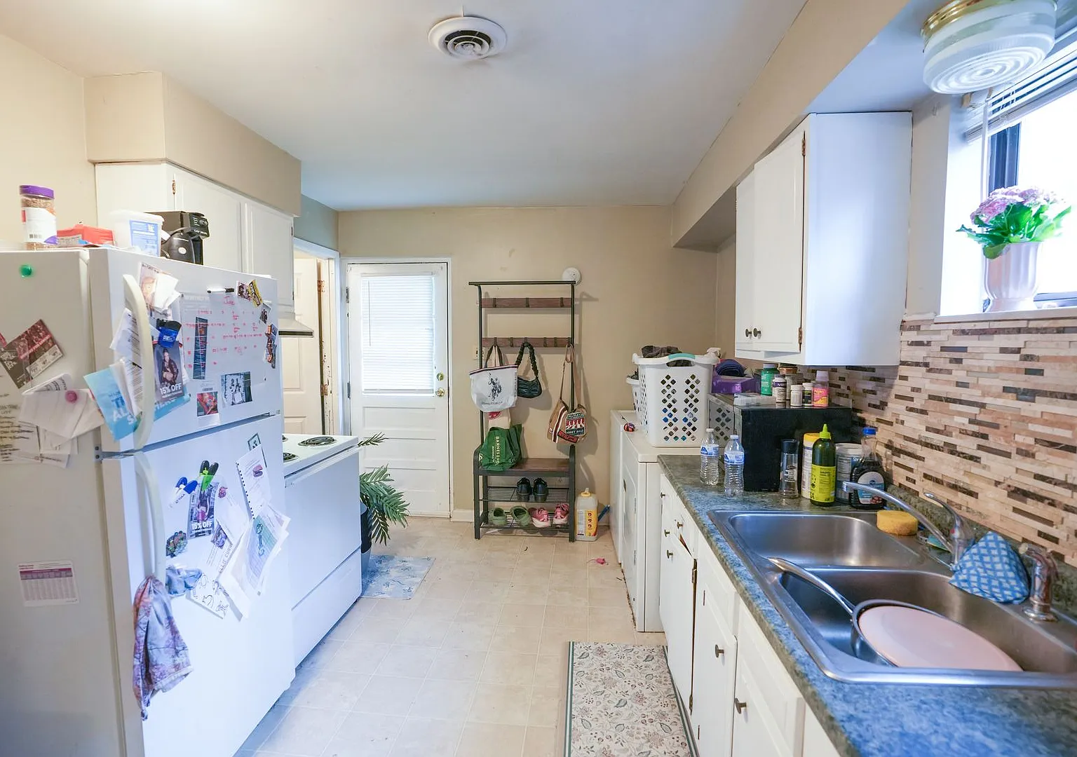 729 Golfview Drive | 2 Bedroom / 1 Bathroom Campus Rental — Photo 4