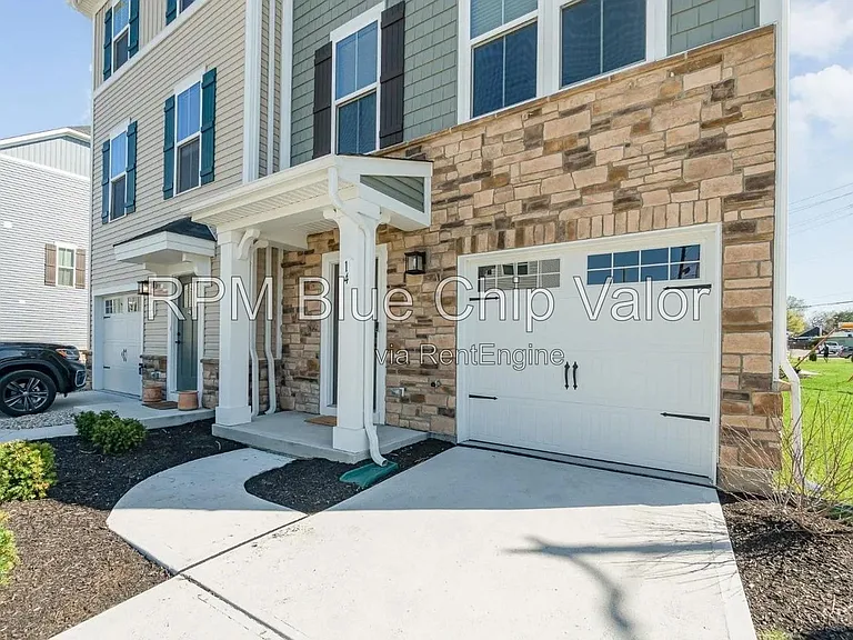 14 Wentworth Ln — Photo 1