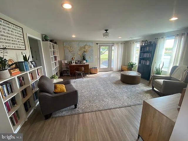 887 Centerville Rd — Photo 8