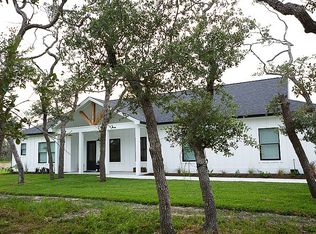 211 Coastal Wildwood Dr, Rockport, TX 78382