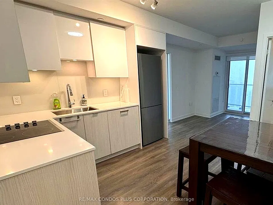 195 Redpath Ave #3212