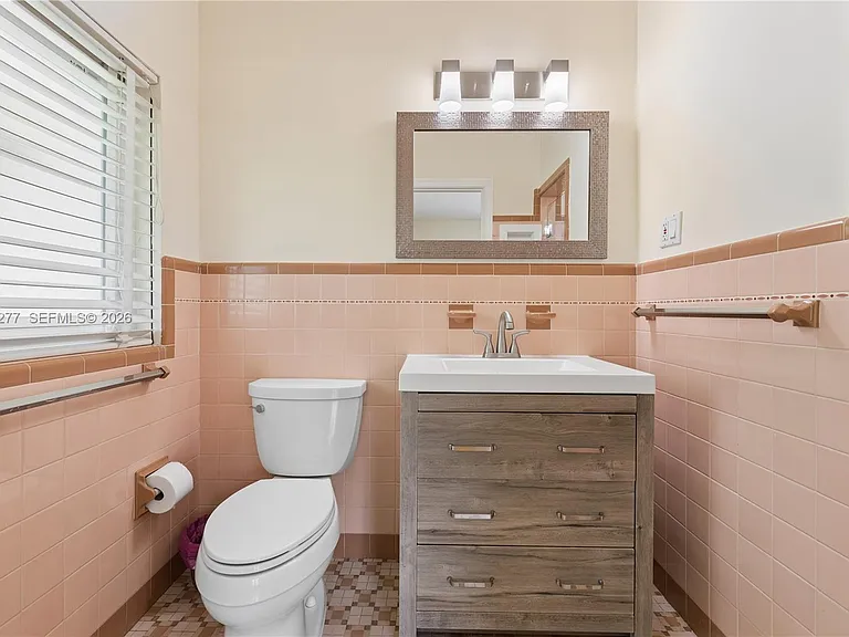2514 E Granada Blvd — Photo 36