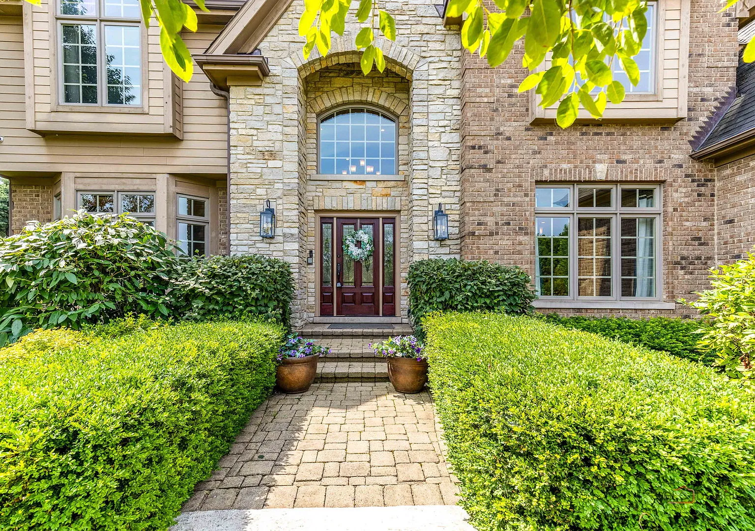 4 bed, 6.0 bath, 5000 sqft, $9,000 — Photo 2