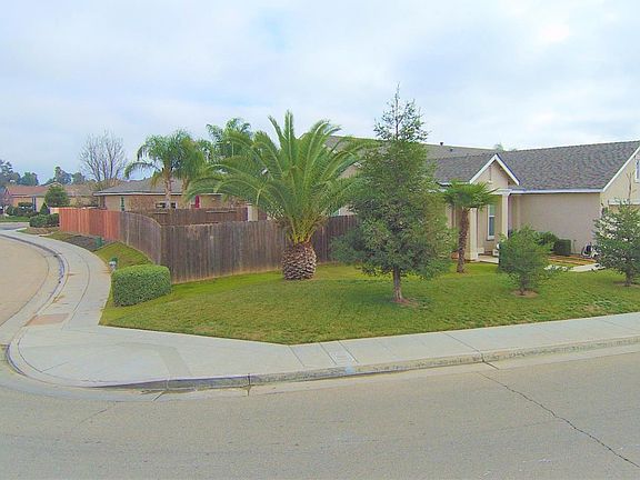 3rd image of 2223 S Villa Ave