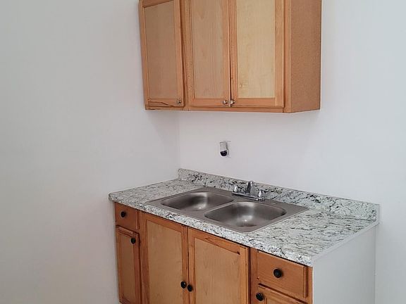 5th image of 7209 Seville Ave #317
