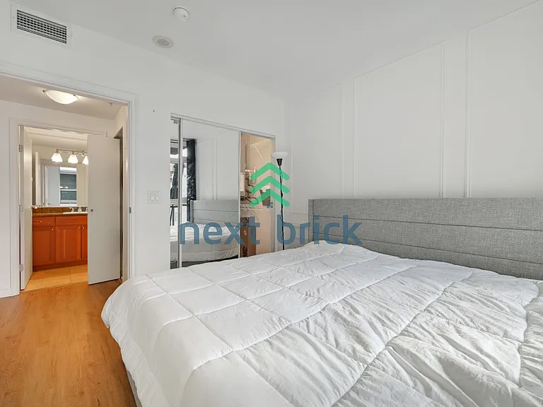 1420 Terry Ave #906 — Photo 8