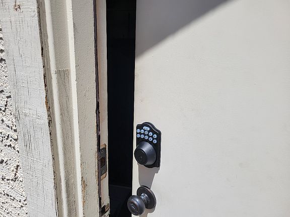 4th image of 3942 E Maplewood St #5