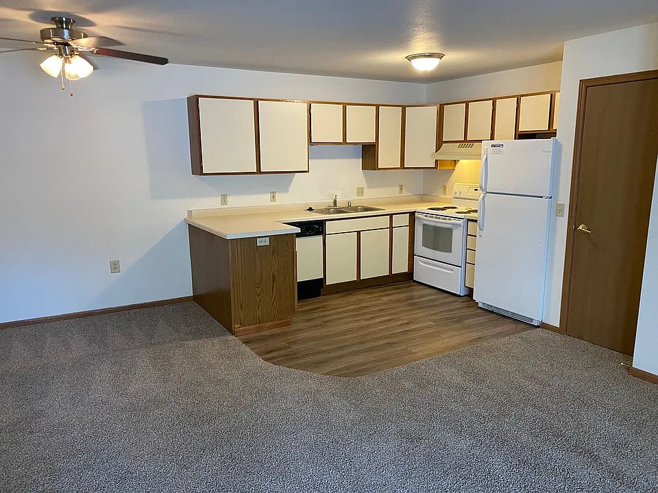 244 W 4th St