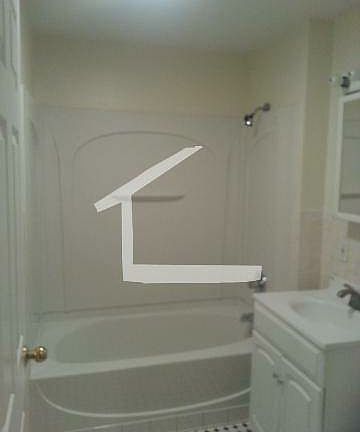 5th image of 60 Egmont St #_04