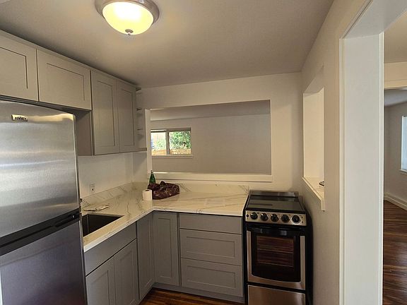 5th image of 13727 35th Ave NE Unit C