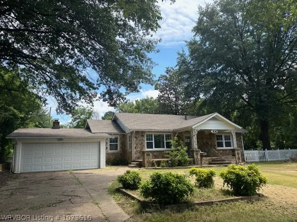 306 N 19th St, Van Buren, AR 72956
