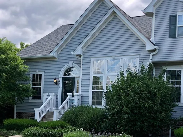 2010 Peterson Pl, Batavia, IL 60510