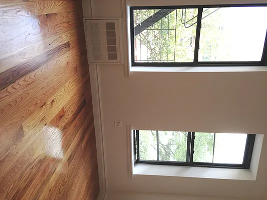 Rented by Roxann Realty LLC | media 8