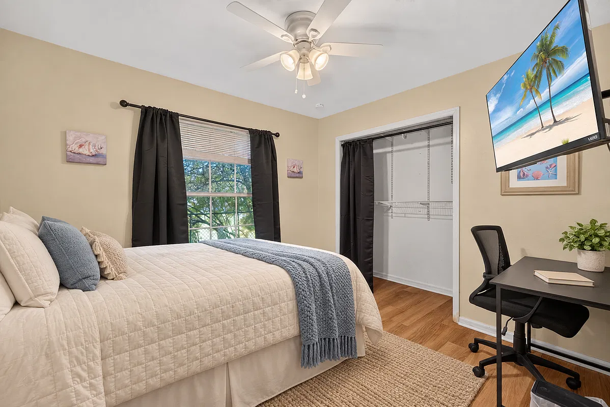 4 bed, 2.0 bath, 1600 sqft, $660 — Photo 2