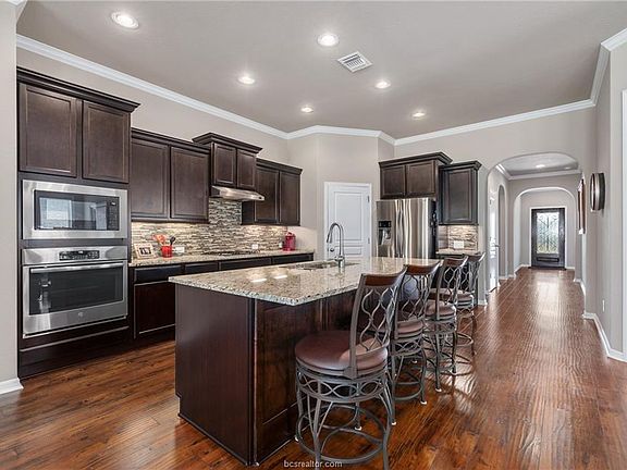 3rd image of 2907 Archer Dr