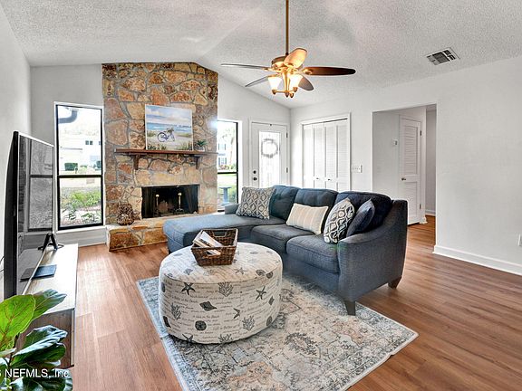 5th image of 1074 KINGS Road