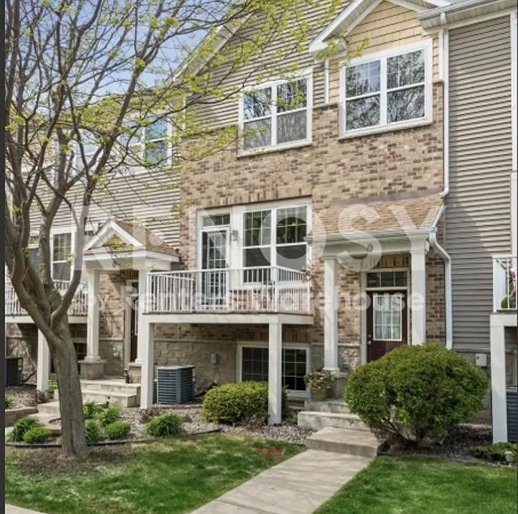 1945 Commonwealth Blvd #5