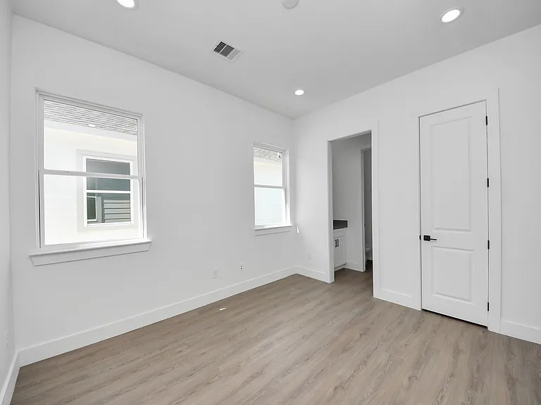 4133 E Toliver St — Photo 31