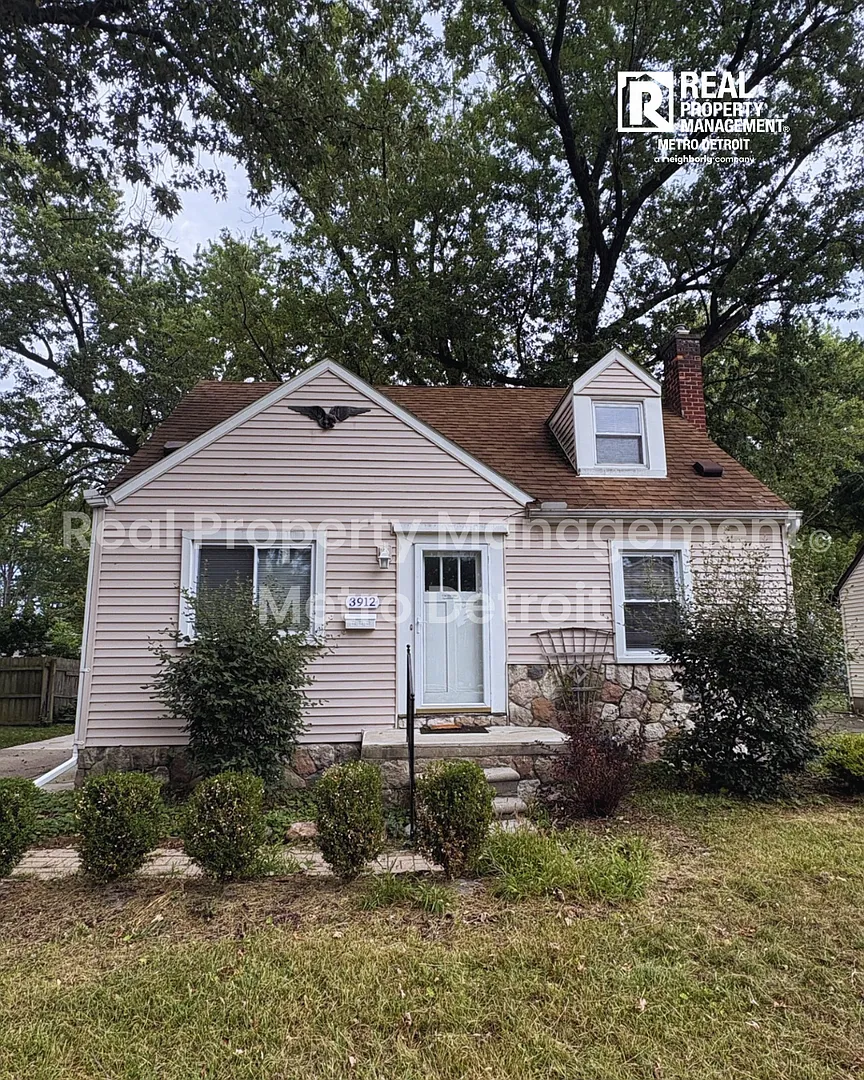 3-Bedroom Single-Family Home in Berkley, Michigan — Photo 1