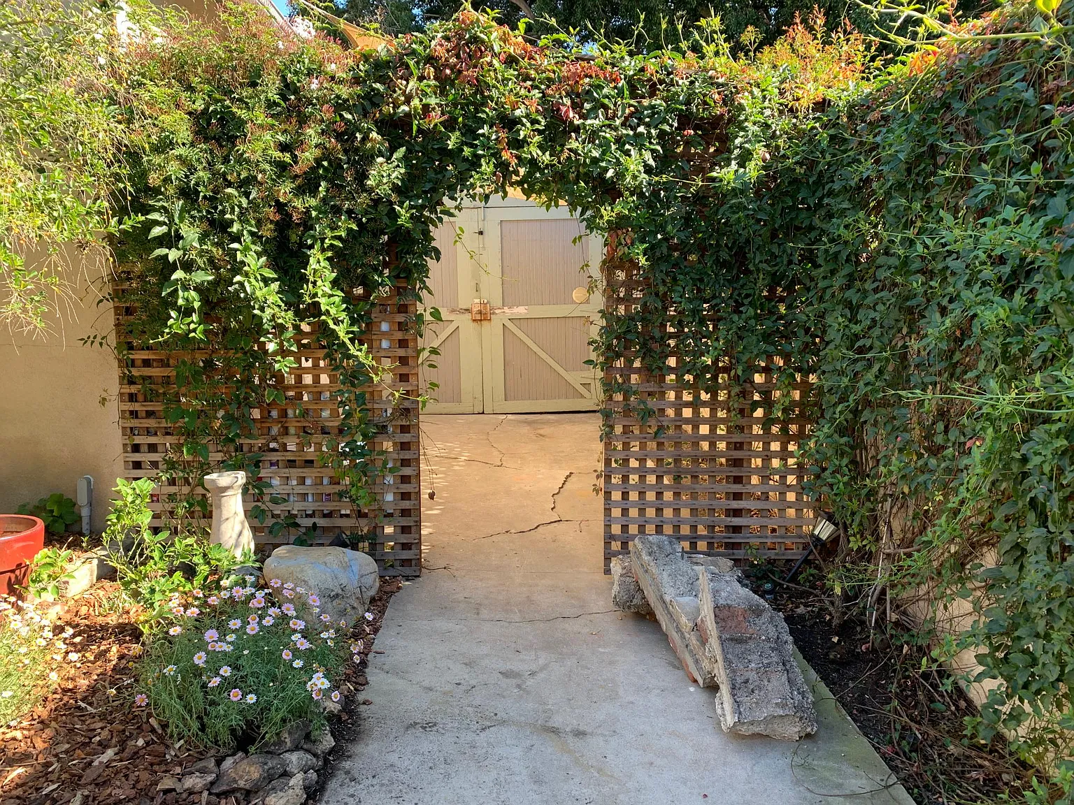 1122 Manzanita Street — Photo 3