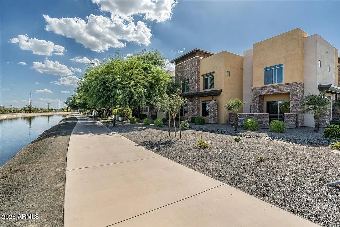 3 bed, 2.5 bath, $3,600 — Photo 3