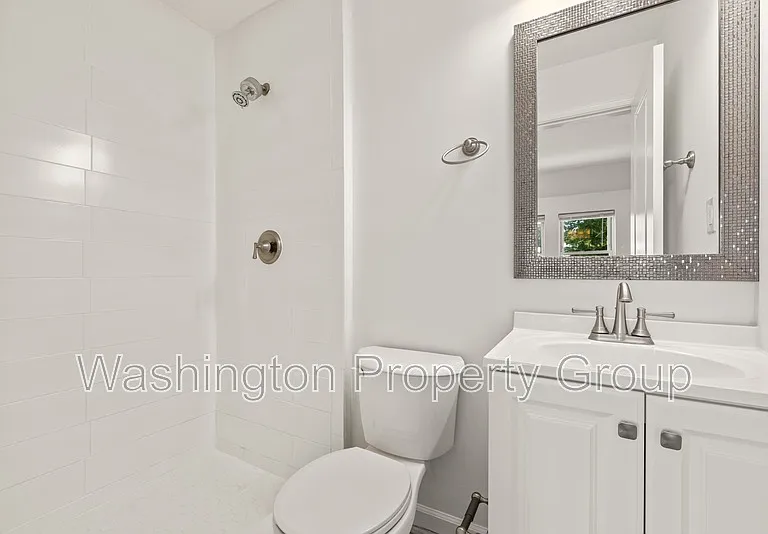 329 18th Pl NE — Photo 37