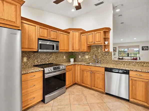 459 KNOLLWOOD Court #459, Royal Palm Beach, FL 33411