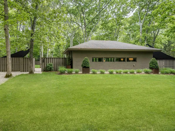 13 Bittersweet Ave, Hampton Bays, NY 11946