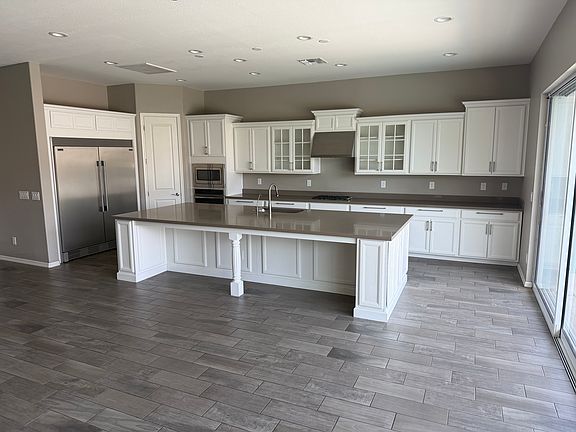 3rd image of 660 W Cantebria Dr