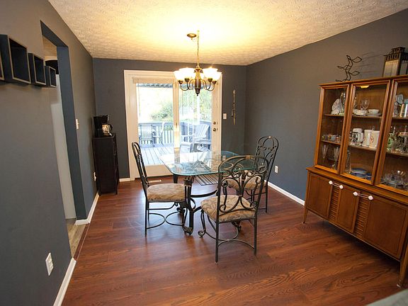 3rd image of 422 Morningview Ave