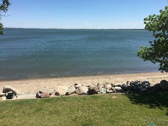 4th image of 118 W Lake Dr