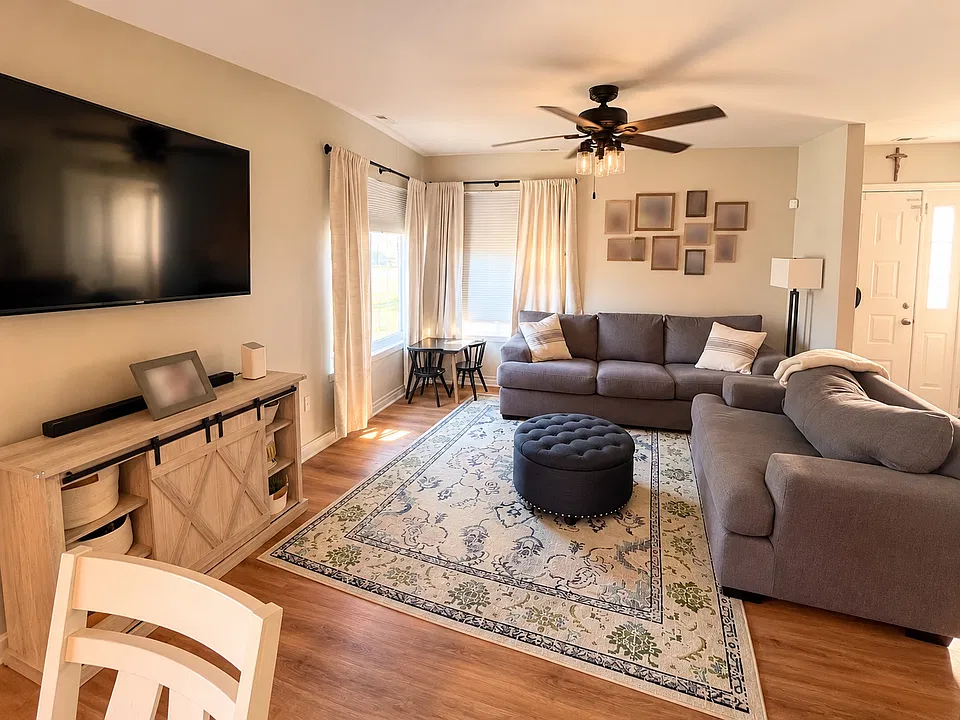 31 Jamestown Blvd #31