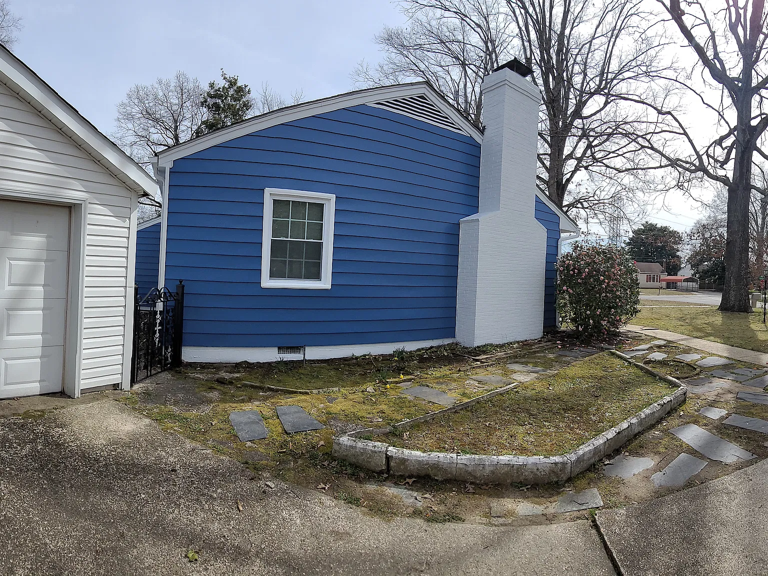 3 bed, 1.5 bath, 1179 sqft, $1,897 — Photo 3