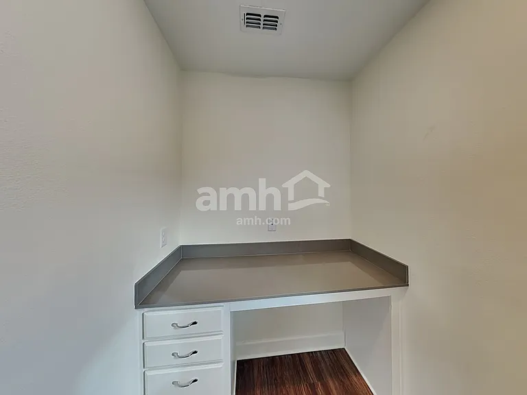1103 Walden Pond Dr — Photo 10