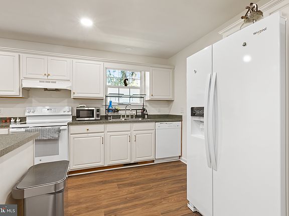 4th image of 106 Brady Dr