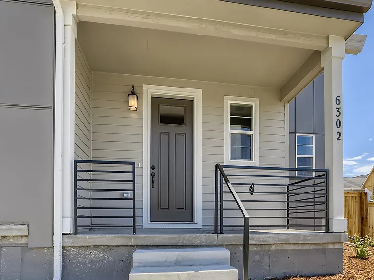 6302 N Fulton St — Photo 3